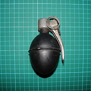 Spanish "Bola de cama" hand grenade, with B-3 fuze.