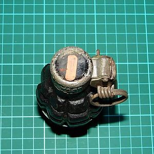 Spanish "Polaca" hand grenade, with polish wz.GR.31 fuze