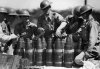 military-australia-artillerymen-during-their-training-circa-1940-mounting-db4hxn.jpg