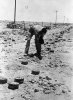 9 le-sapeur-italien-de-la-compensation-des-mines-marsa-matruh-1942-photo-n-b-cpj7rh.jpg