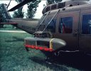 09 - SUU-13A dispenser aan UH-1 Huey.jpg