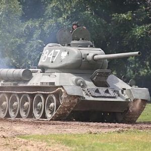 T34/85 At Bovington Tank Fest