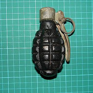 Spanish "Polaca" hand grenade, with polish wz.GR.31 fuze