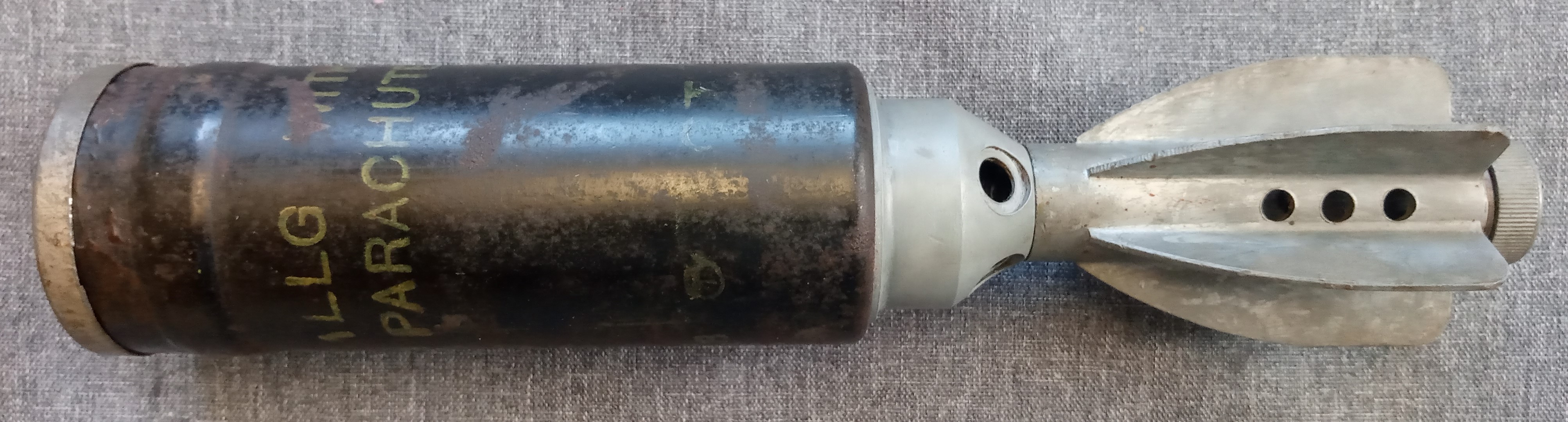 2 inch MKI para illuminating round, ILLG WITH PARACHUTE 43 LOT.