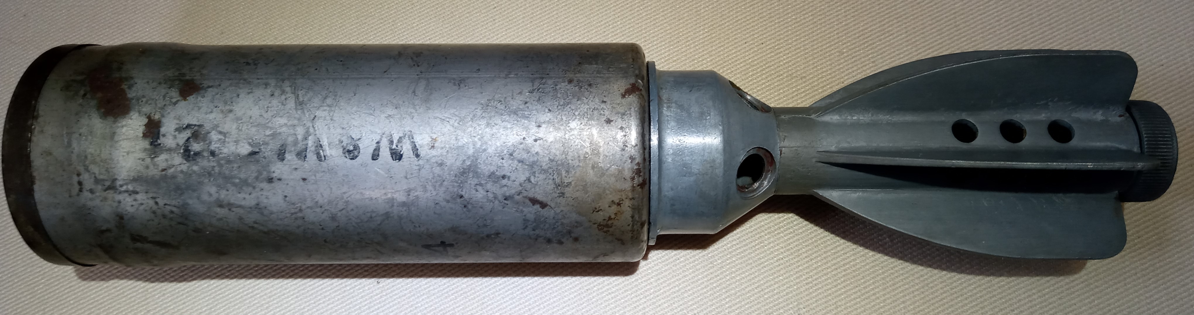 2 inch para illuminating MK I.   ILLG WITH PARACHUTE 3/44 WFS LOT 3142 W & W 42