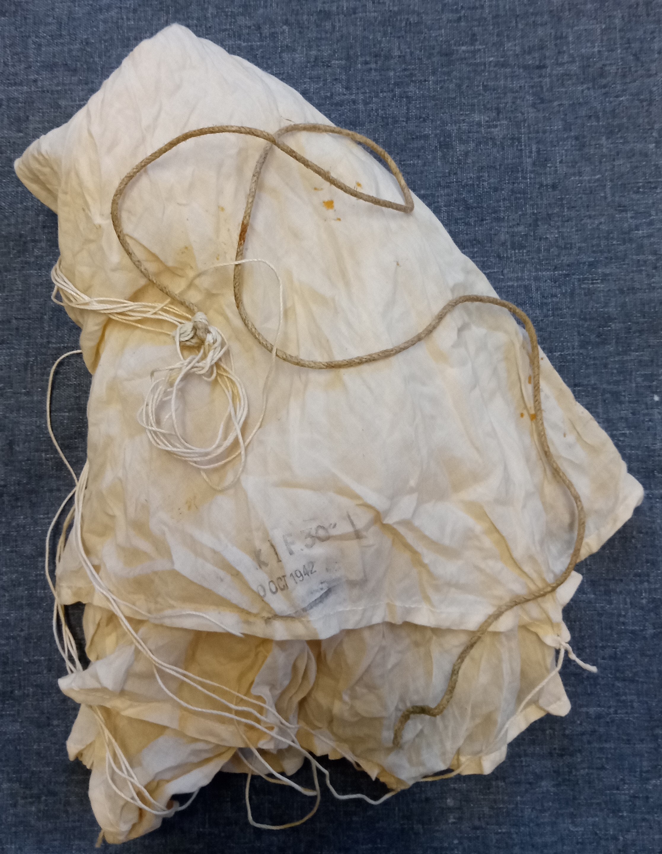 2 inch parachute 30 inch MKI 10 oct 1942.